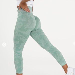 Nvgtn green camo seamless